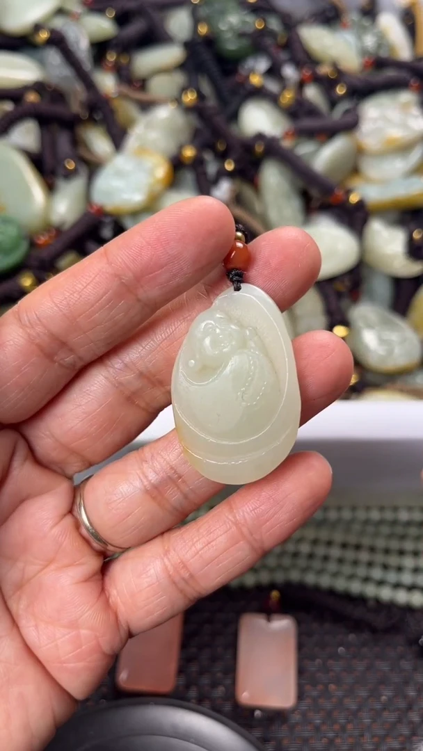 【闪购商品】和田玉颈饰未镶嵌多样性发货没有证书拍一发一有瑕