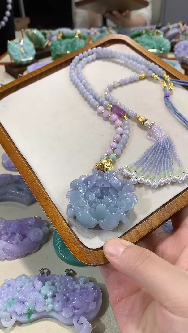 颈饰未镶嵌翡翠吊坠