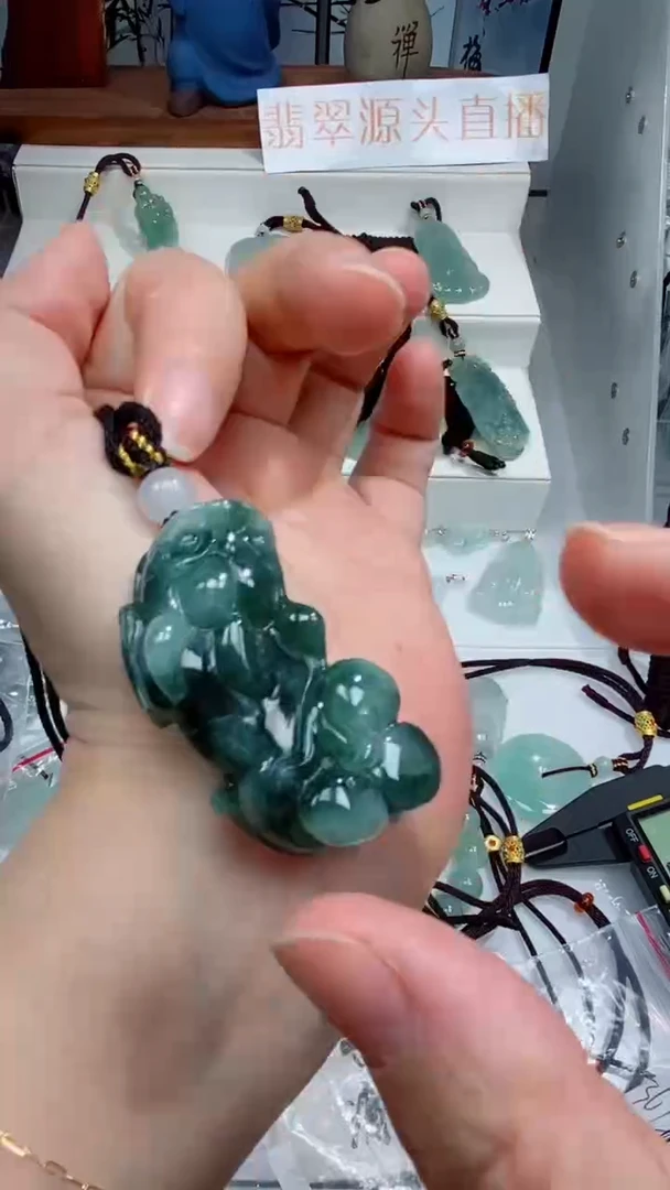 颈饰未镶嵌翡翠吊坠