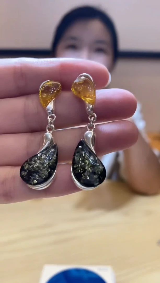 裸石琥珀未镶嵌耳坠