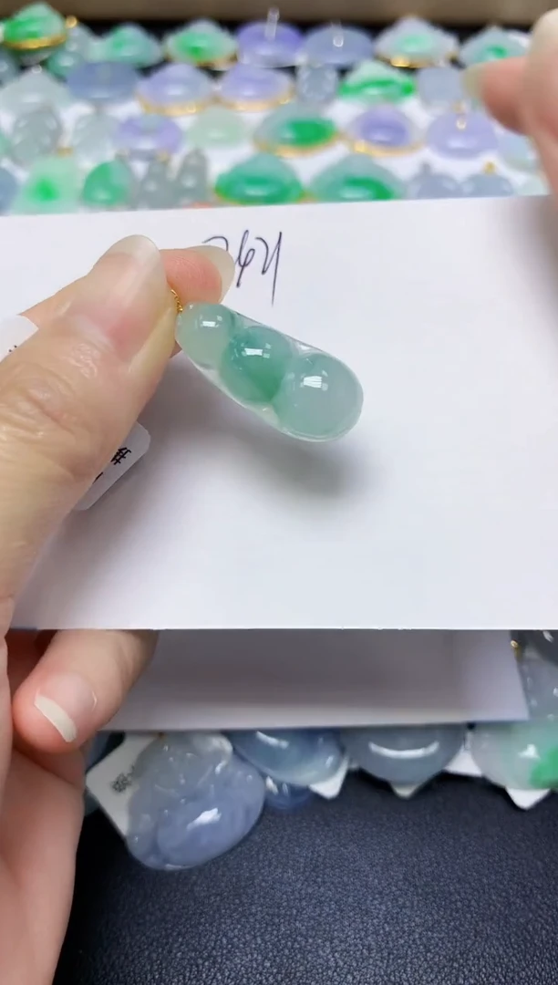 翡翠18K金镶嵌颈饰 天然缅甸翡翠A货
