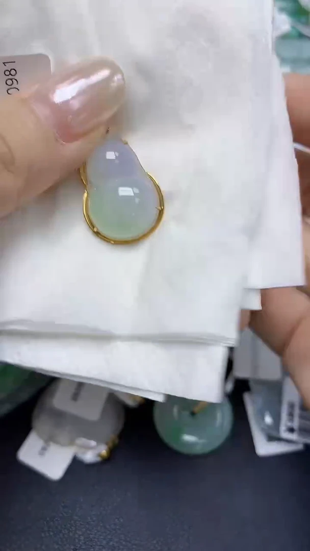 翡翠18K金镶嵌颈饰天然缅甸翡翠A货