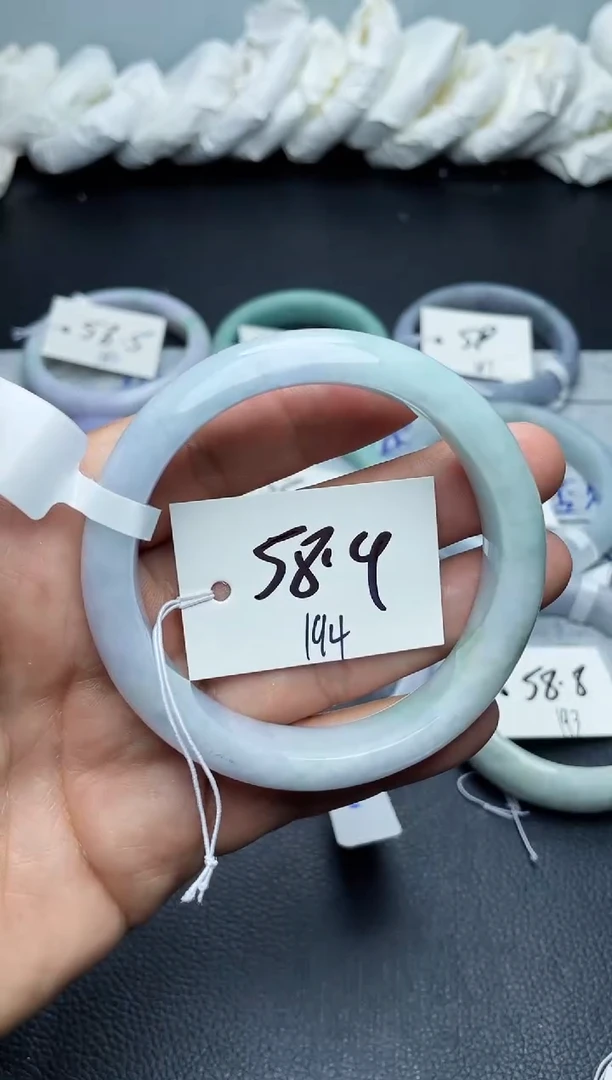 未镶嵌手镯翡翠194
