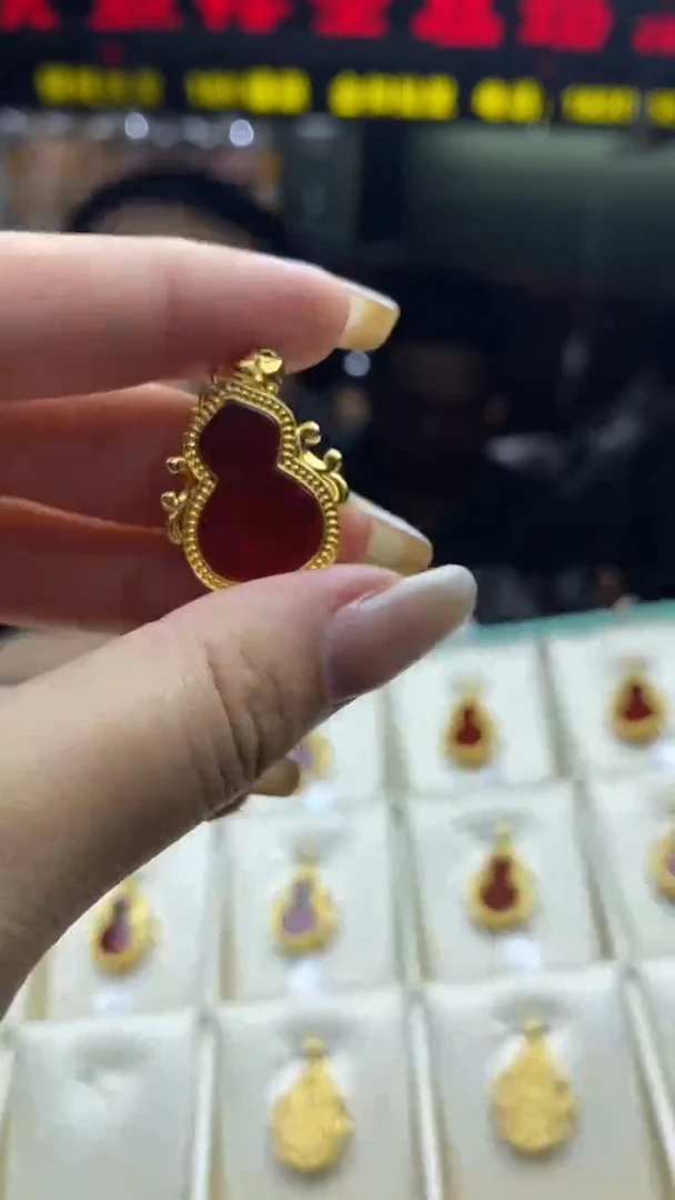 18K金镶嵌吊坠(不含链)玛瑙/玉髓多样性-吊坠-D10305