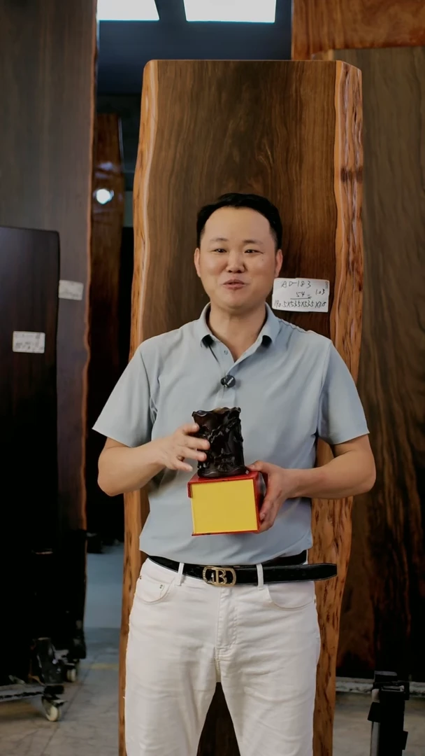 【风车木】实木雕花笔筒*1