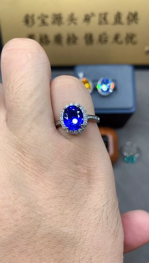 银S925镶嵌戒指尖晶石2222