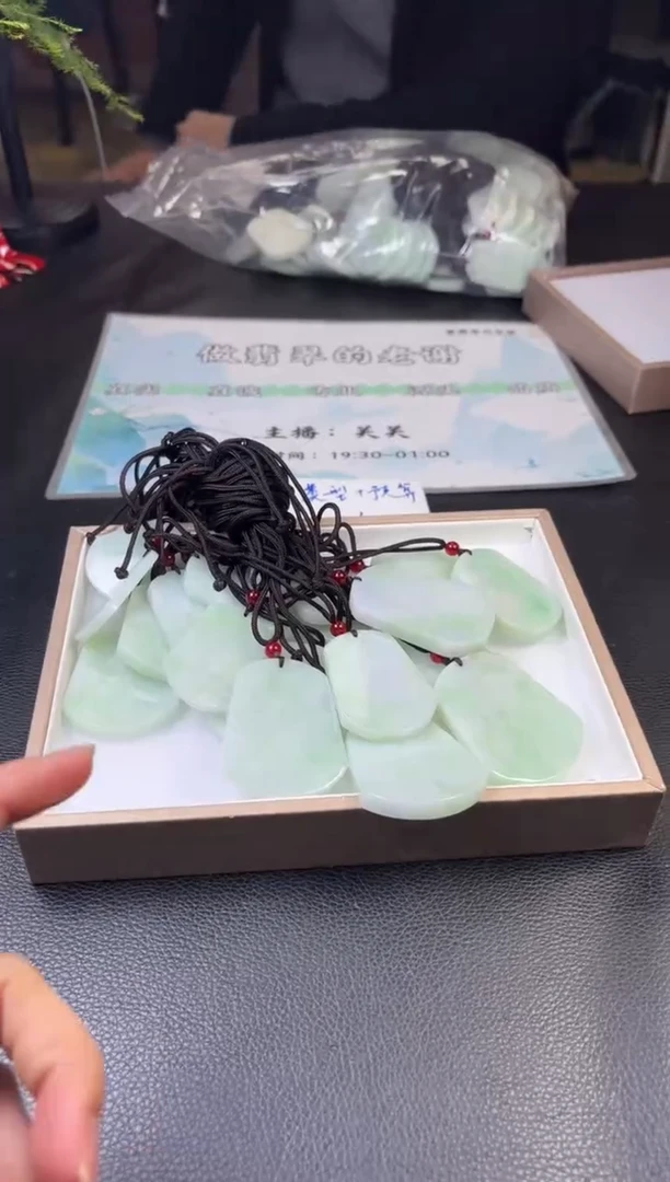 未镶嵌挂件翡翠多样性发一件R703181