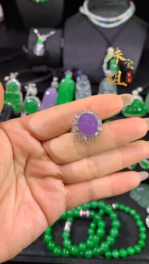 18K金镶嵌戒指翡翠戒指