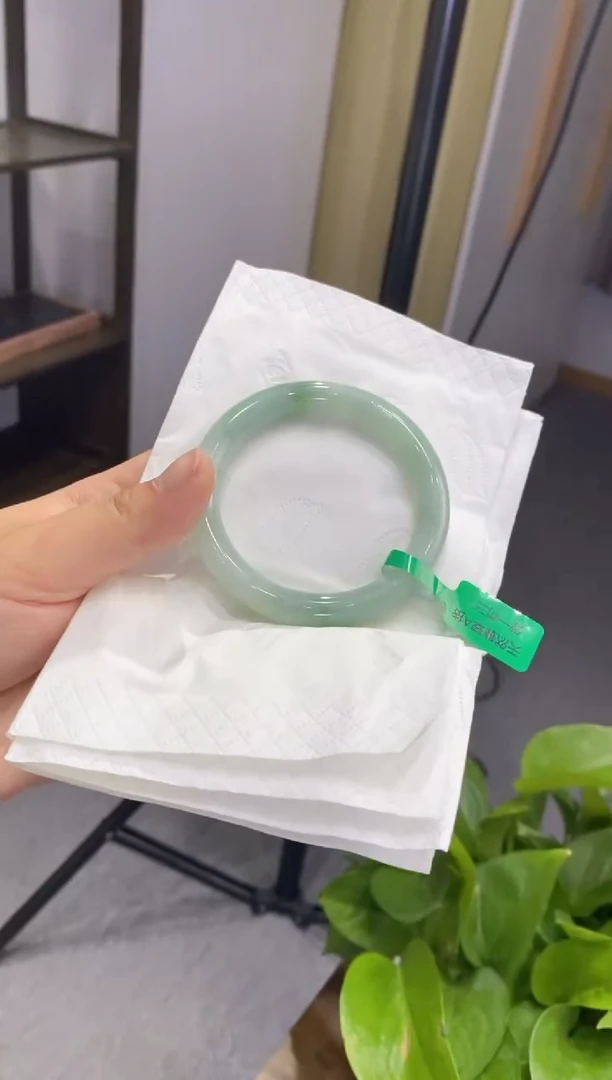 【闪购商品】翡翠手镯未镶嵌多人03846