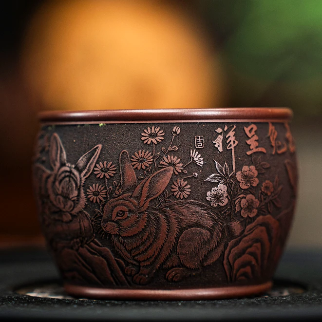 8102宜兴紫砂手工雕刻玉兔呈祥双层主人杯