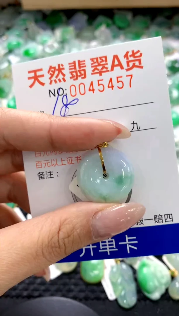 翡翠18K金镶嵌颈饰1111111111111111