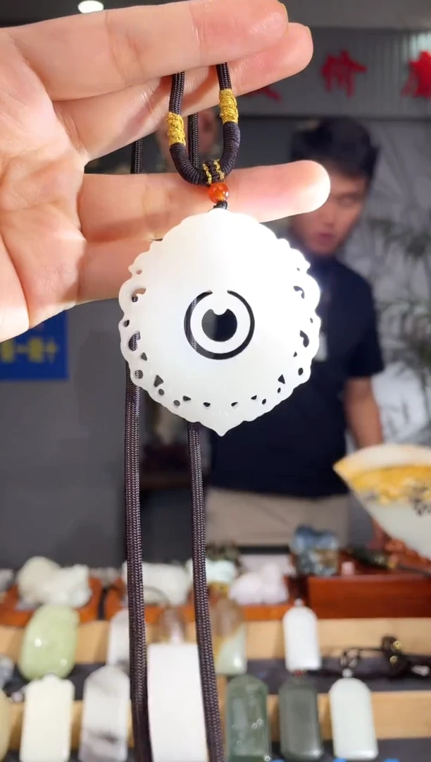 和田玉未镶嵌颈饰1