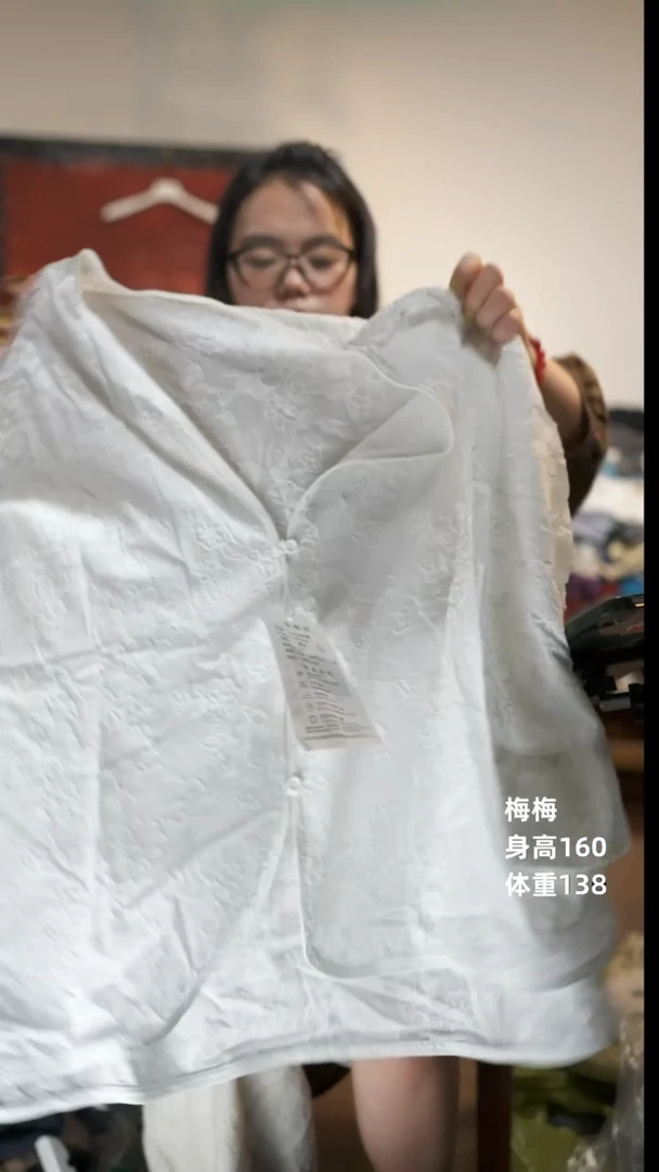 白色刺绣上衣外套