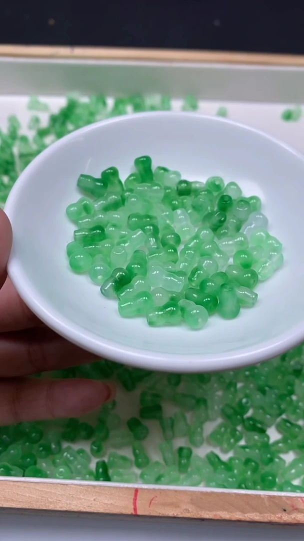 未镶嵌散珠玛瑙/玉髓E691 飘绿葫芦6*9mm20个9.9元