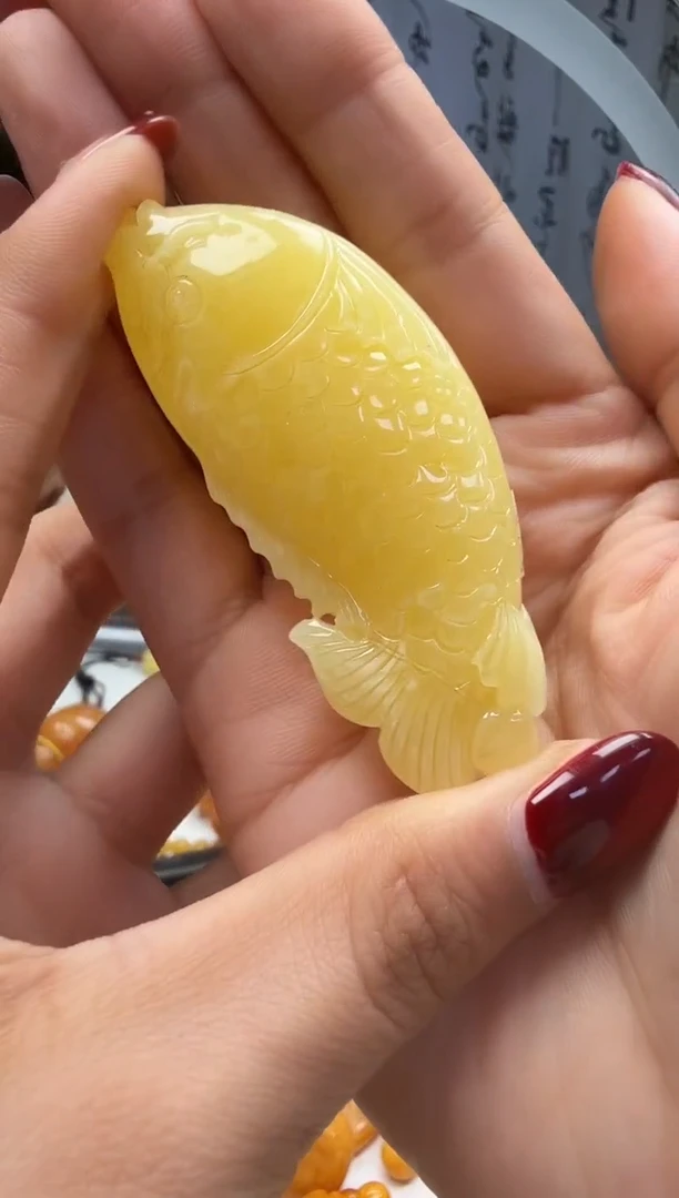 裸石琥珀未镶嵌如图