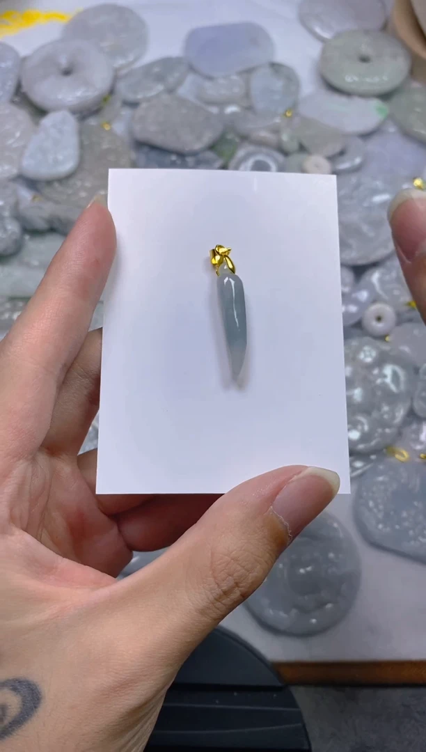 翡翠未镶嵌颈饰11