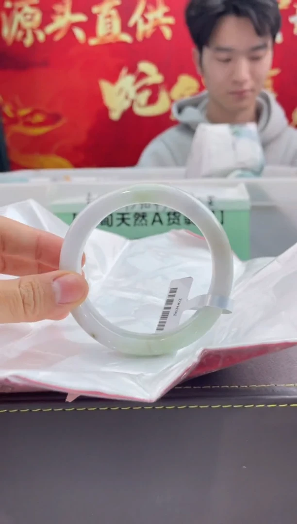 【闪购商品】翡翠手镯未镶嵌3翡翠手镯（微瑕）