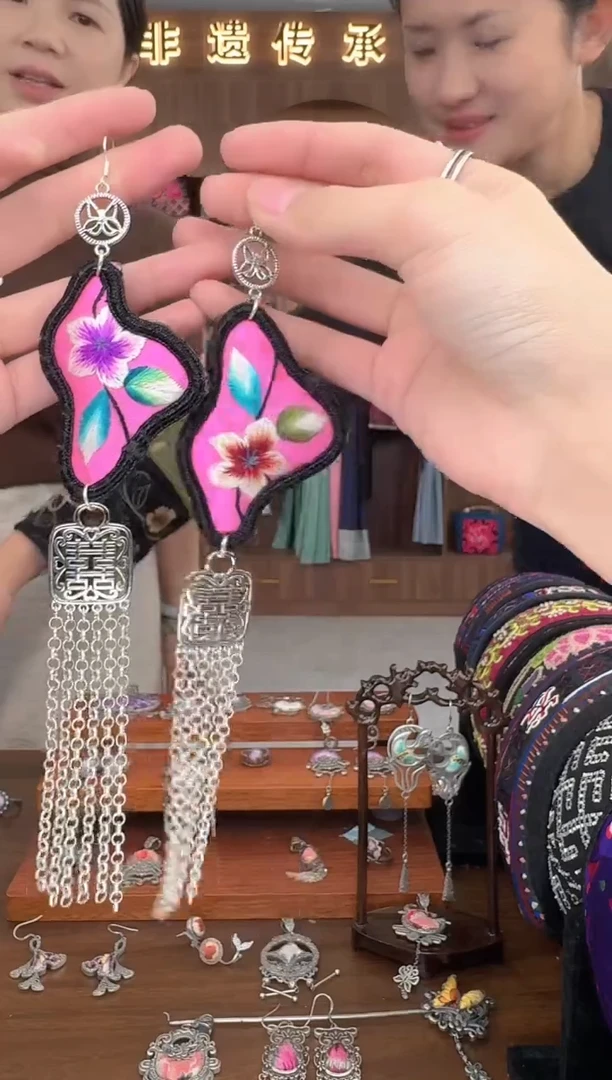 【闪购商品】织绣扶光苗绣传承147