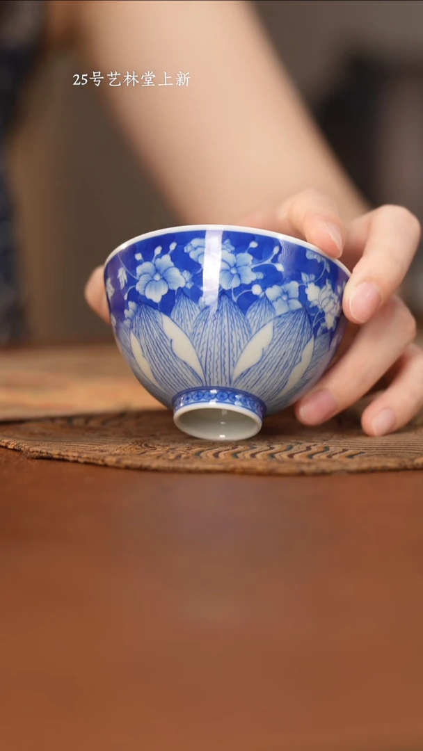 杯看山柴窑青花蓝地鸡心