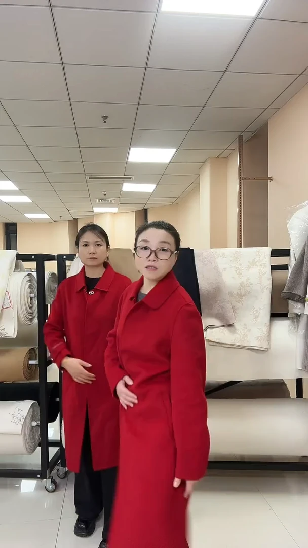 羊毛明****）纯羊毛红色大衣L码199元