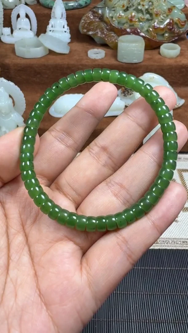 颈饰未镶嵌翡翠1