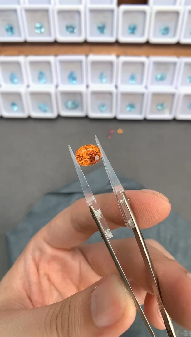 未镶嵌裸石定制石榴石4.73ct  芬达