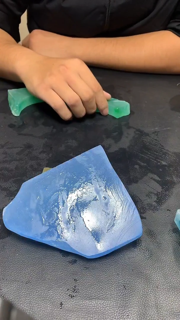 玉冰蓝边角毛胚一个