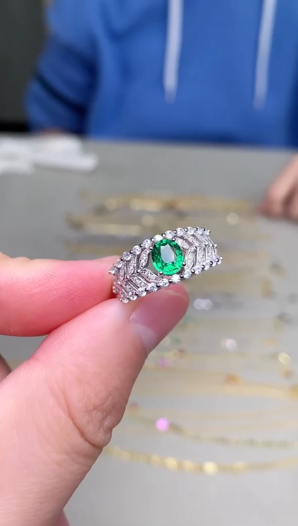 银S925镶嵌戒指石榴石（沙弗莱）戒指