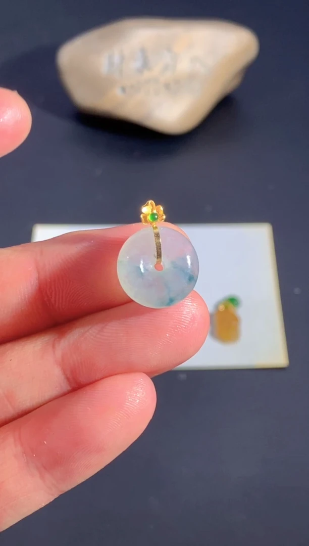 颈饰18K金镶嵌翡翠