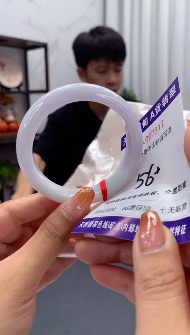 未镶嵌手镯翡翠有纹，完美者勿拍