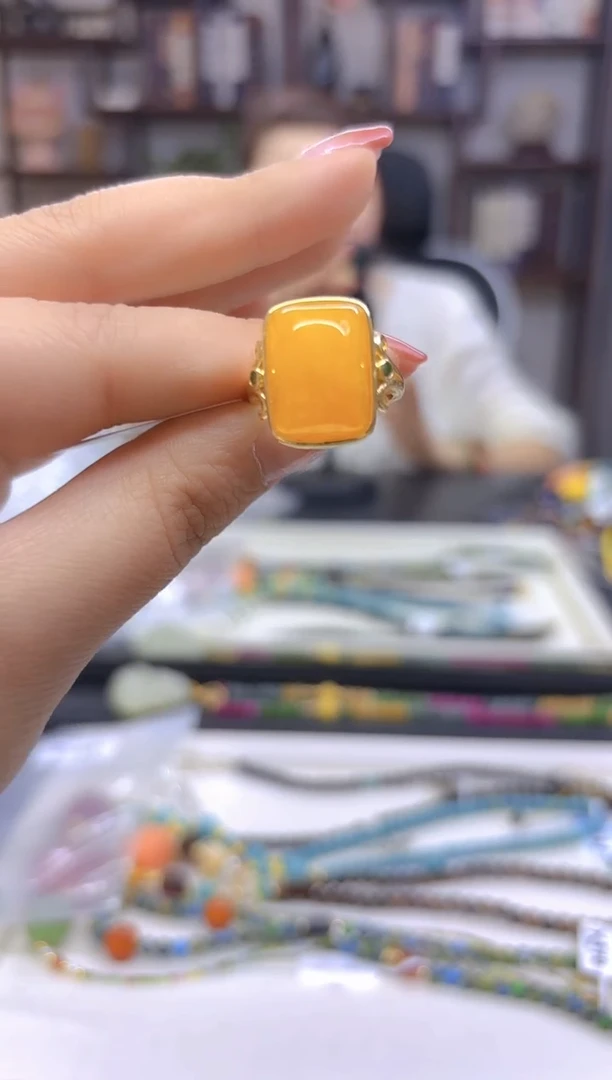 【闪购商品】蜜蜡戒指银S925镀金镶嵌J97