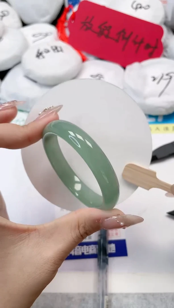 【闪购商品】石英质玉手镯合金108-53