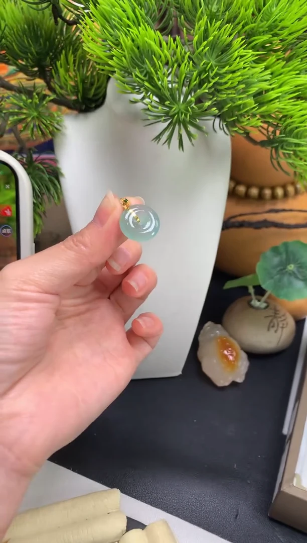 颈饰18K金镶嵌翡翠默---112273