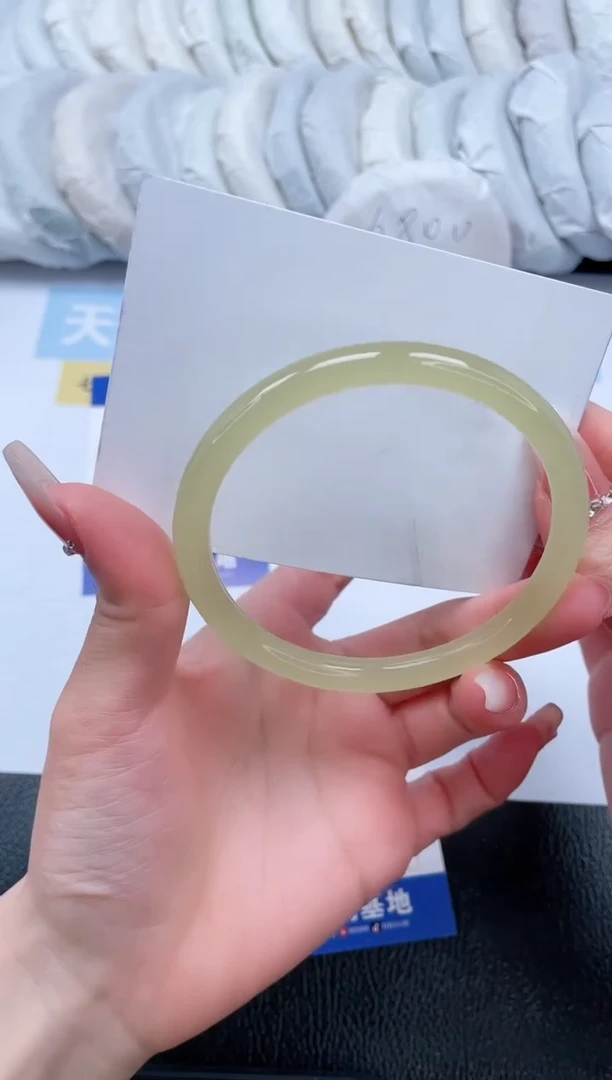 【闪购商品】石英质玉手镯未镶嵌T28-62.3