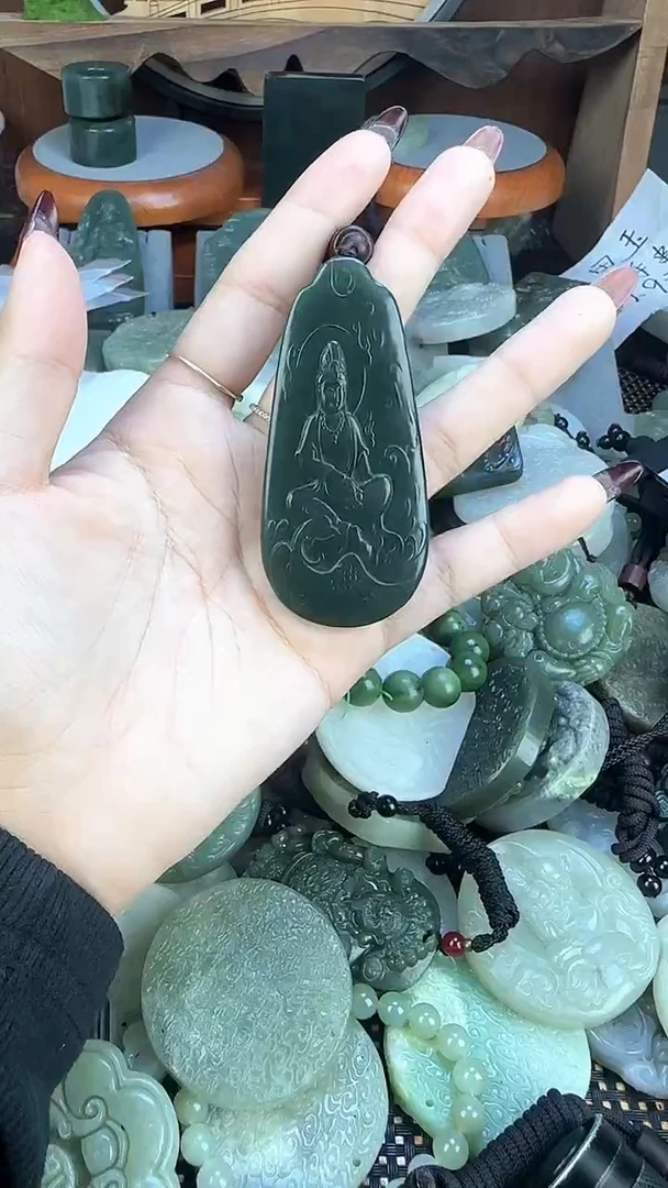 颈饰未镶嵌和田玉1