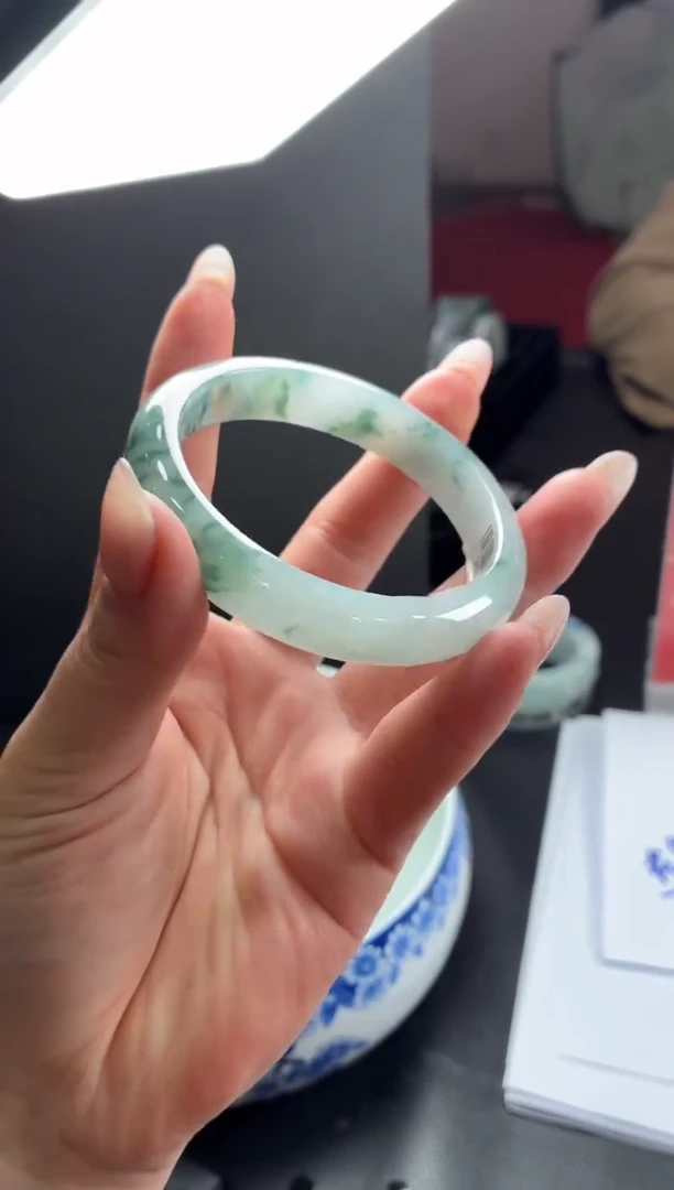 未镶嵌手镯定制翡翠憧**来DDJ