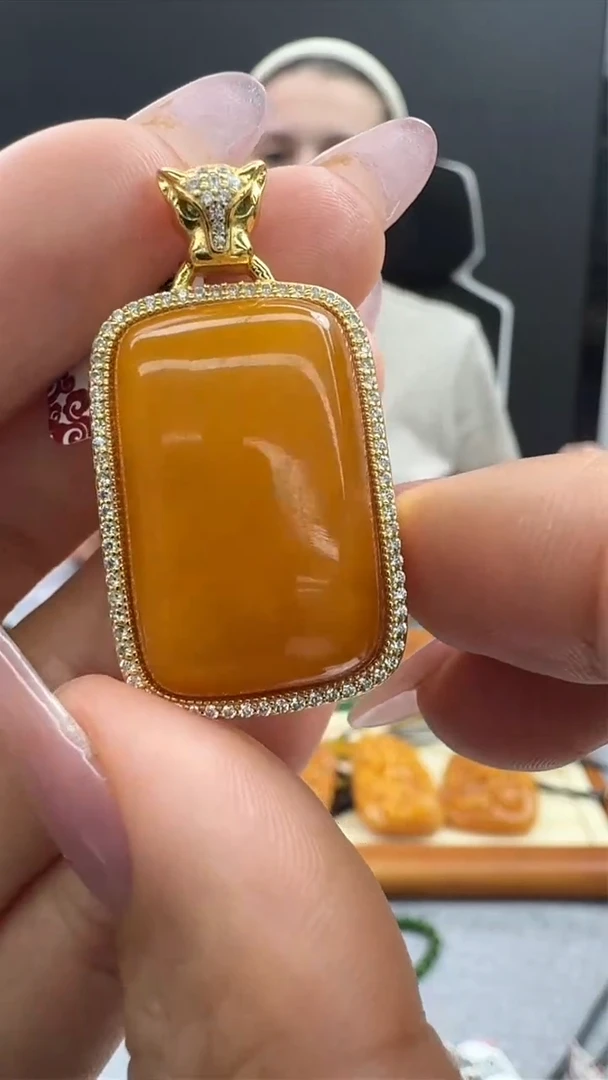 【闪购商品】琥珀颈饰银S925镶嵌496秒拍号