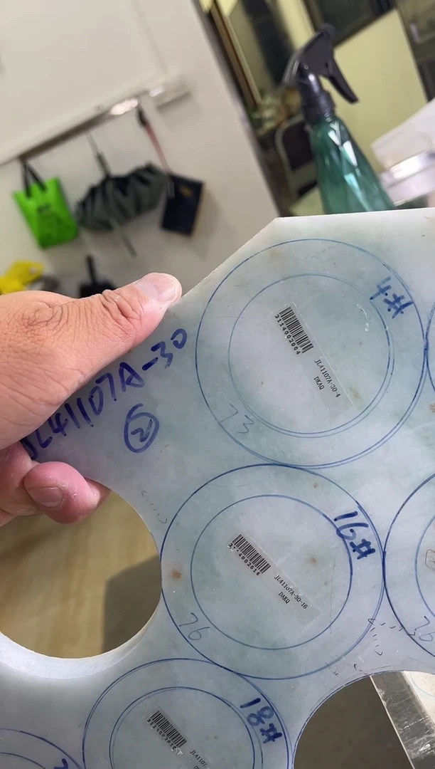未镶嵌手镯定制翡翠米*手镯