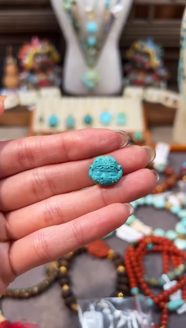 未镶嵌绿松石配饰公主象