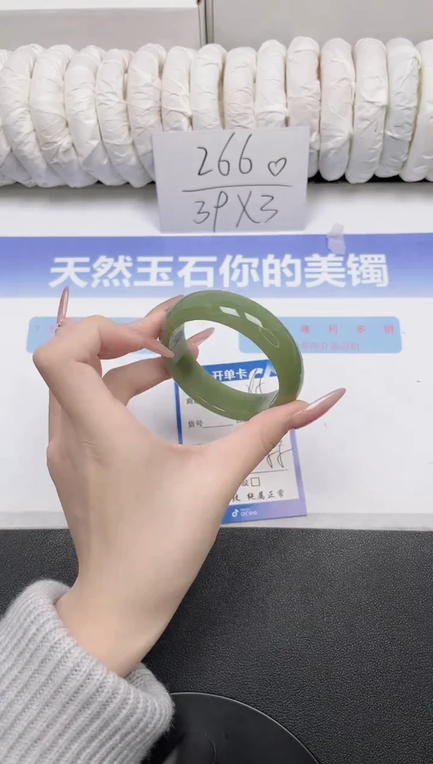 未镶嵌手镯石英质玉65-54.5