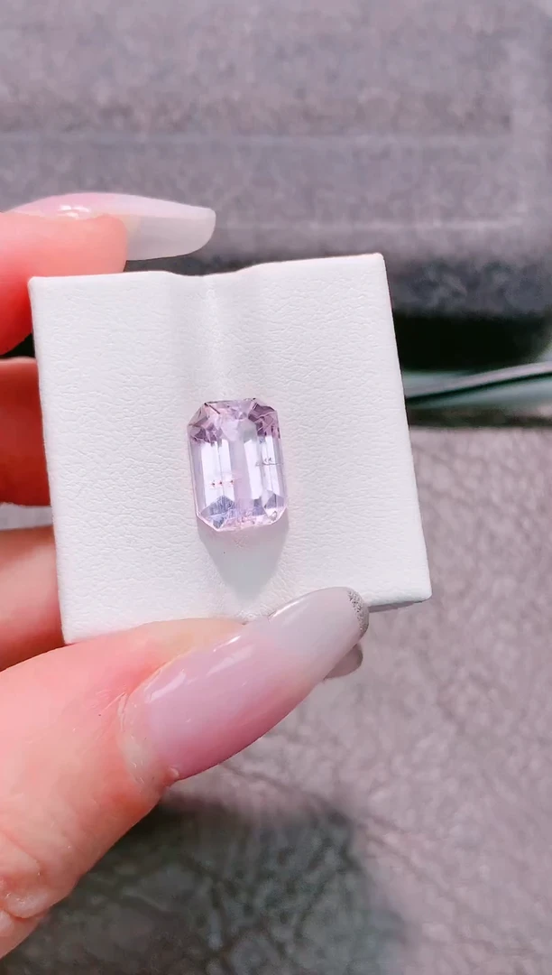 未镶嵌锂辉石裸石微瑕5.28ct
