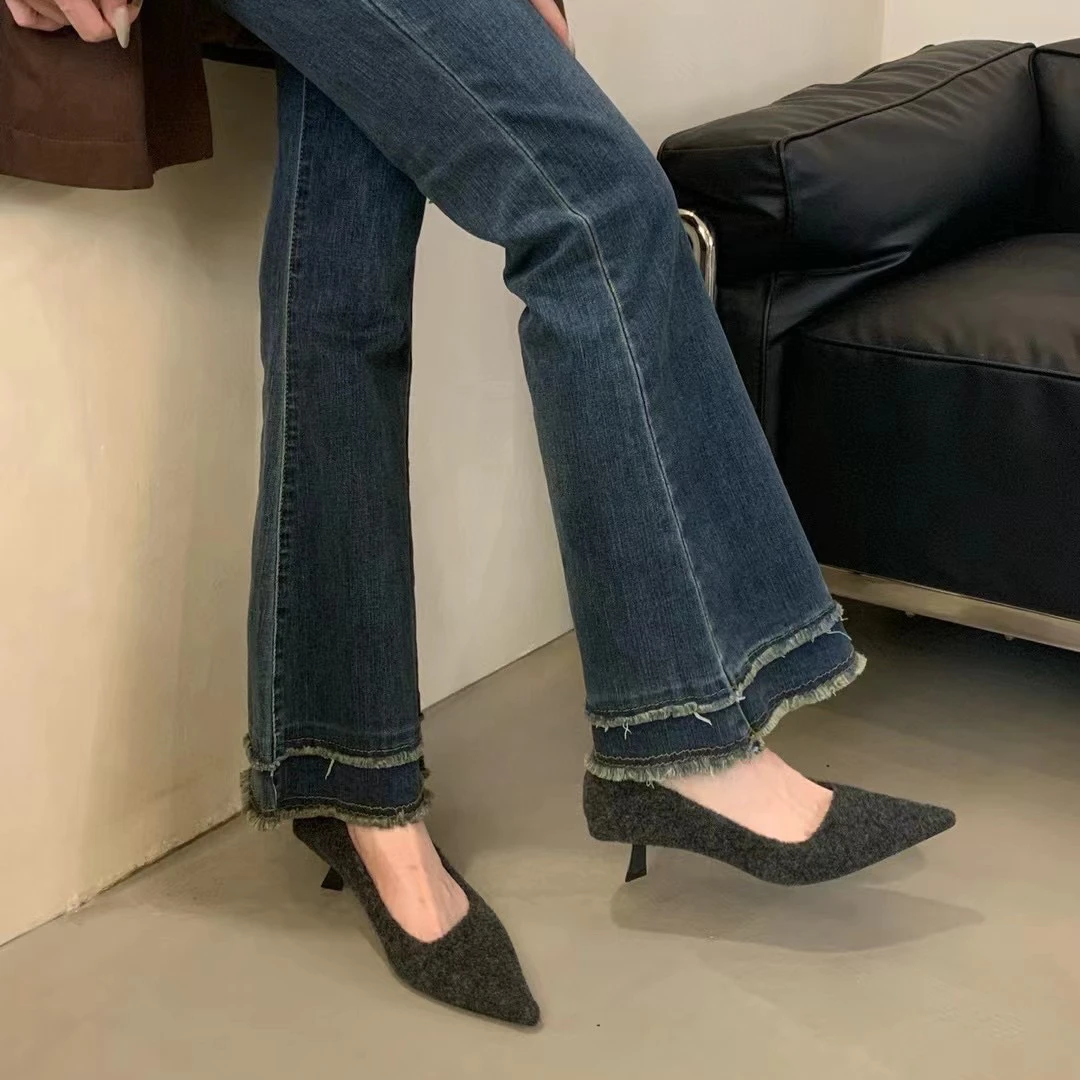 2025年开春新款高级灰复古绒面尖头高跟鞋外穿气质款软底低跟单鞋