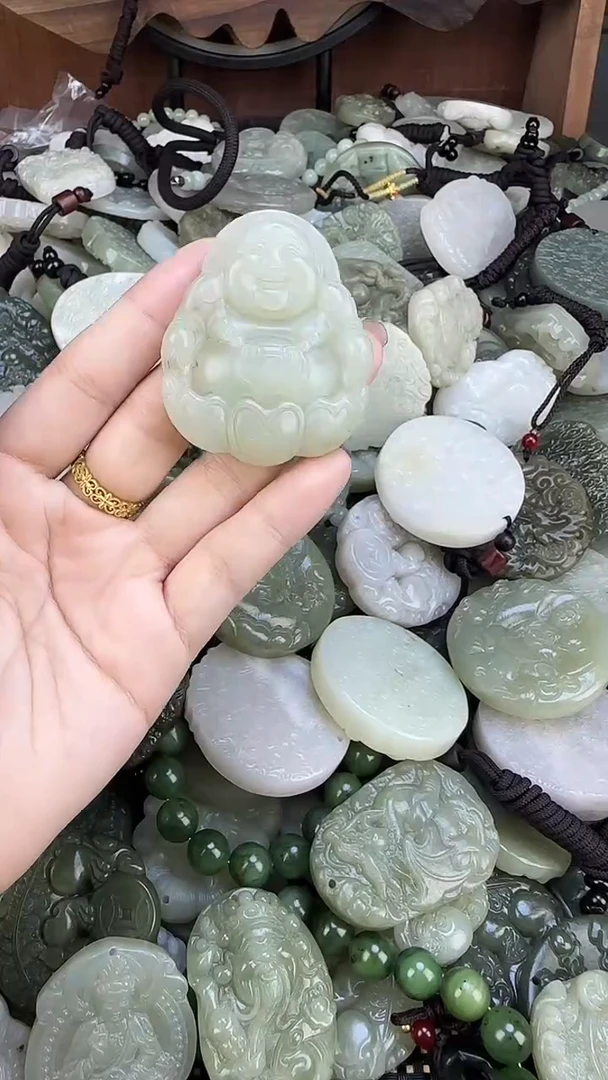 颈饰未镶嵌和田玉1
