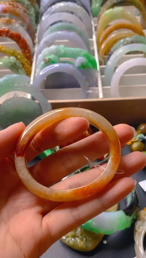 翡翠手镯未镶嵌手镯