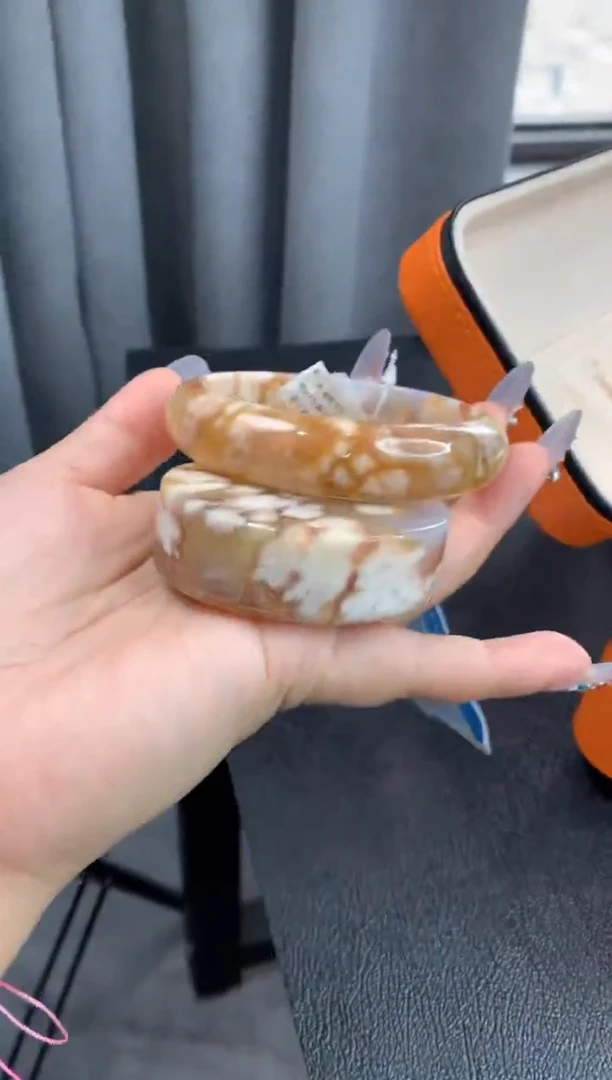 未镶嵌手镯石英质玉（62-63圈口）赠送镯心