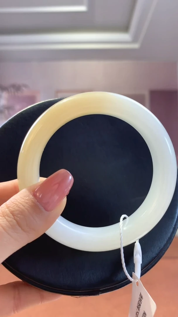 【闪购商品】和田玉手镯未镶嵌高品糖白手镯56