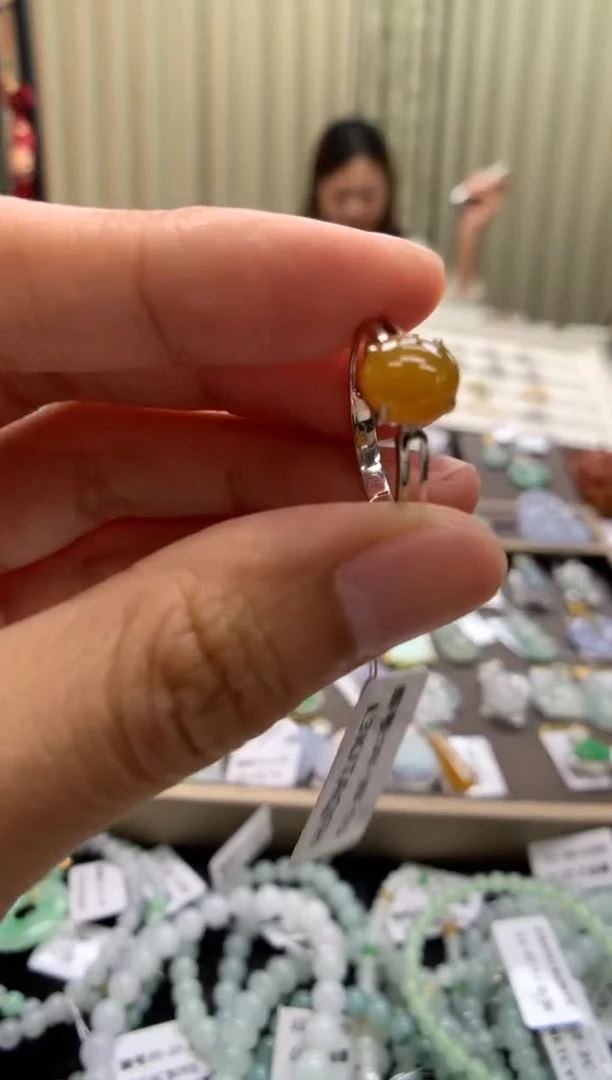翡翠18K金镶嵌颈饰戒指