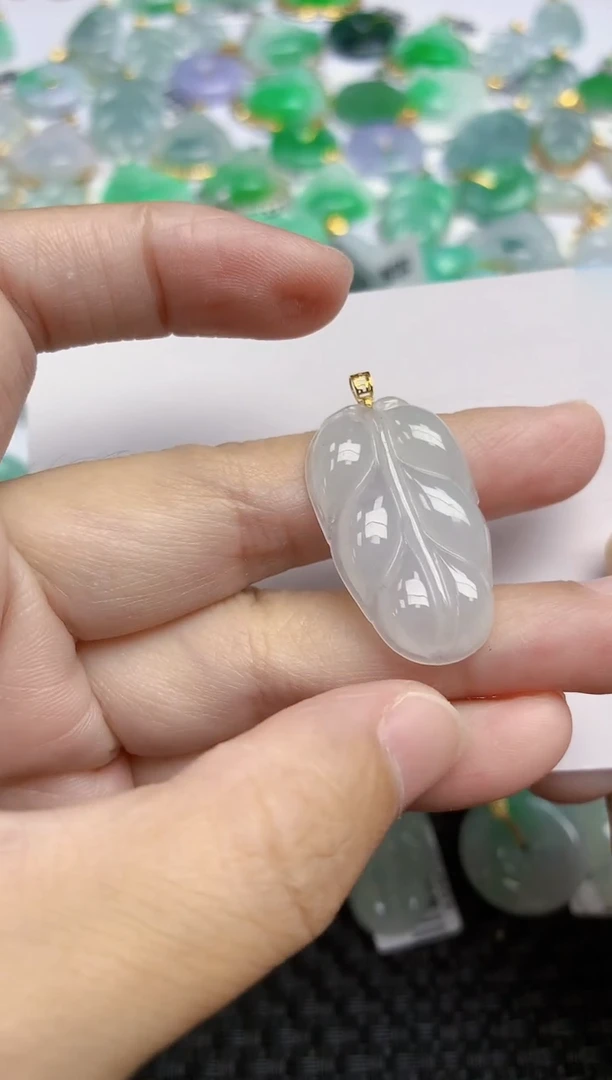 翡翠18K金镶嵌颈饰天然翡翠A货