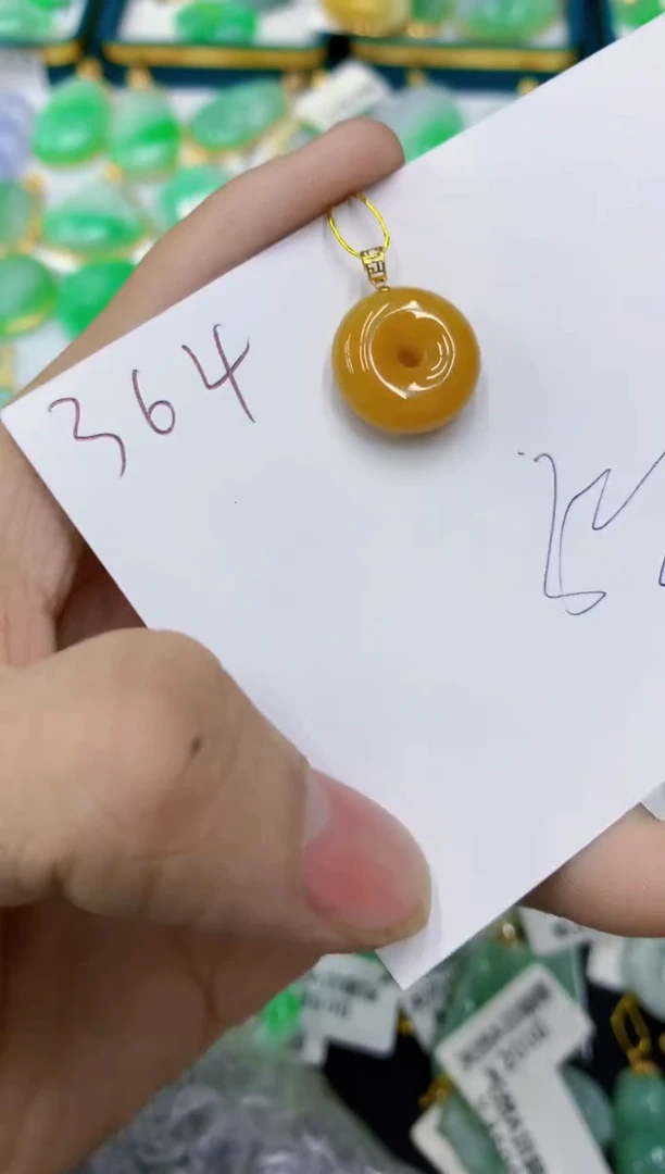 翡翠18K金镶嵌颈饰11111111111