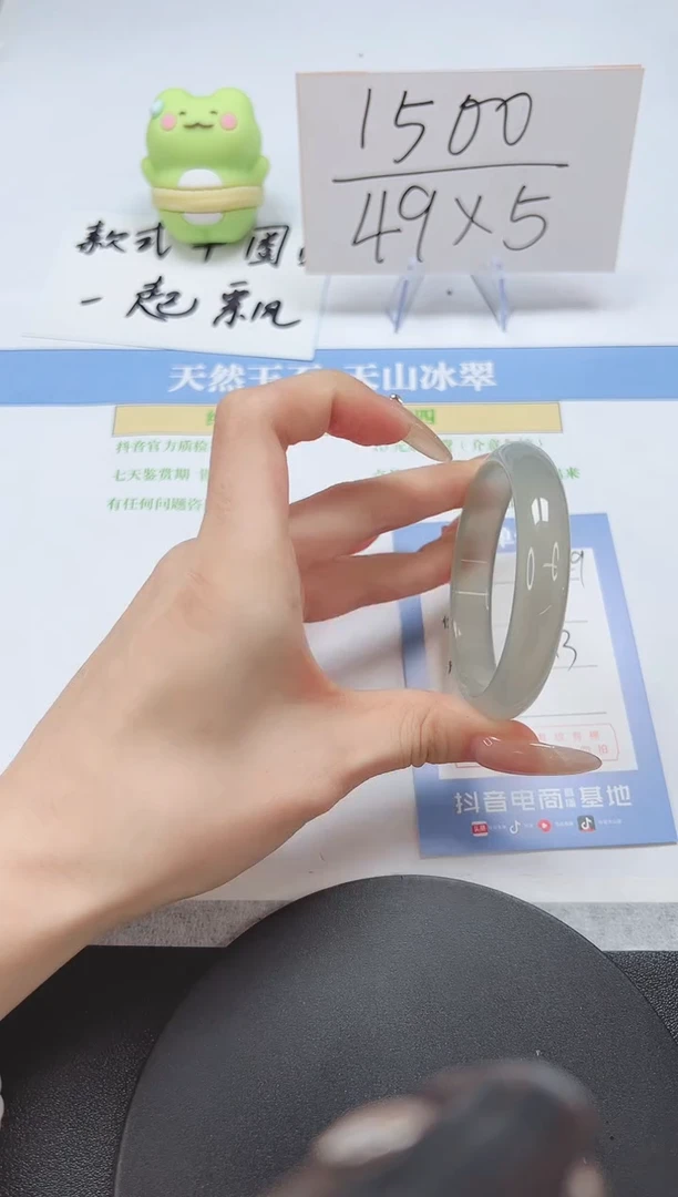 【闪购商品】石英质玉手镯未镶嵌A29-53.3